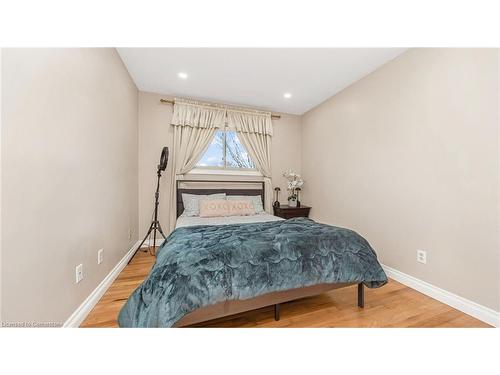 364 Roselawn Place, Waterloo, ON - Indoor Photo Showing Bedroom