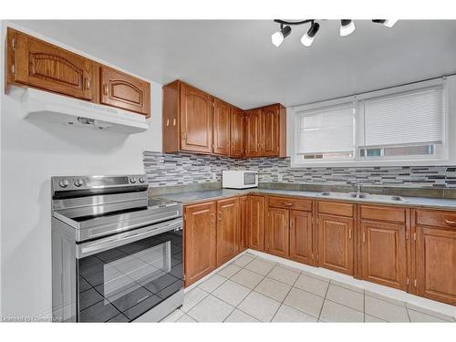 354 Crowland Avenue, Niagara Falls, ON - Indoor Photo Showing Kitchen With Double Sink