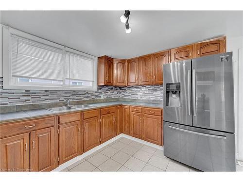 354 Crowland Avenue, Niagara Falls, ON - Indoor Photo Showing Kitchen With Double Sink