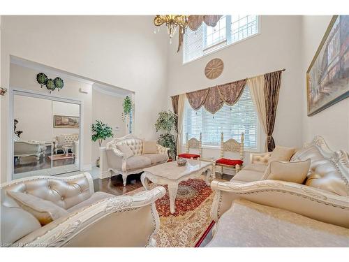 147 Whitwell Drive, Brampton, ON - Indoor Photo Showing Living Room