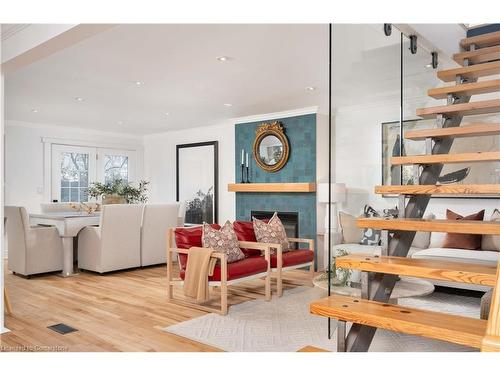 169 Chebucto Drive, Oakville, ON - Indoor Photo Showing Living Room