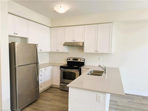 35-7789 Kalar Road, Niagara Falls, ON - Indoor Photo Showing Kitchen With Double Sink