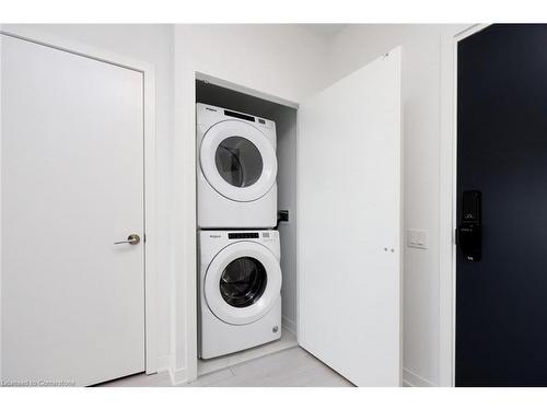 314-395 Dundas Street W, Oakville, ON - Indoor Photo Showing Laundry Room