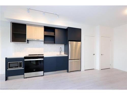 314-395 Dundas Street W, Oakville, ON - Indoor Photo Showing Kitchen With Stainless Steel Kitchen