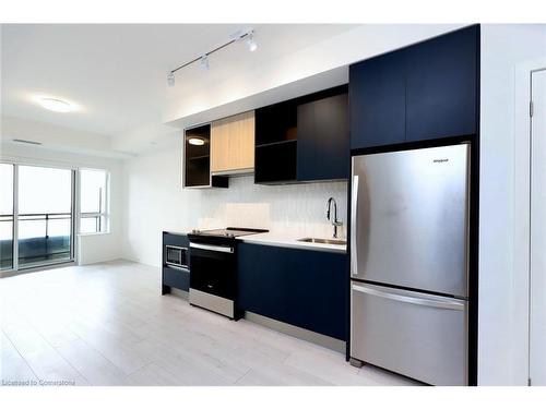 314-395 Dundas Street W, Oakville, ON - Indoor Photo Showing Kitchen With Stainless Steel Kitchen