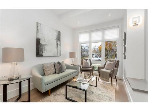 16B Benson Avenue, Mississauga, ON - Indoor Photo Showing Living Room