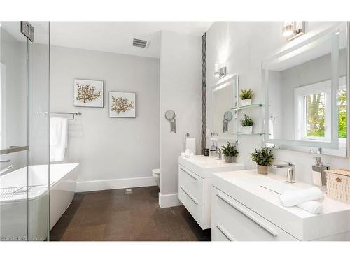 16B Benson Avenue, Mississauga, ON - Indoor Photo Showing Bathroom