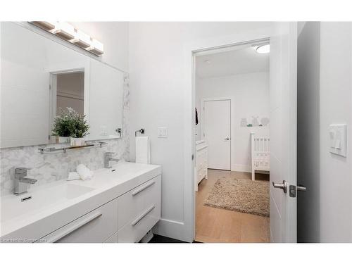 16B Benson Avenue, Mississauga, ON - Indoor Photo Showing Bathroom