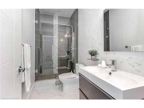 16B Benson Avenue, Mississauga, ON - Indoor Photo Showing Bathroom