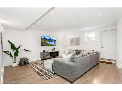 16B Benson Avenue, Mississauga, ON - Indoor Photo Showing Living Room