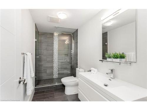 16B Benson Avenue, Mississauga, ON - Indoor Photo Showing Bathroom