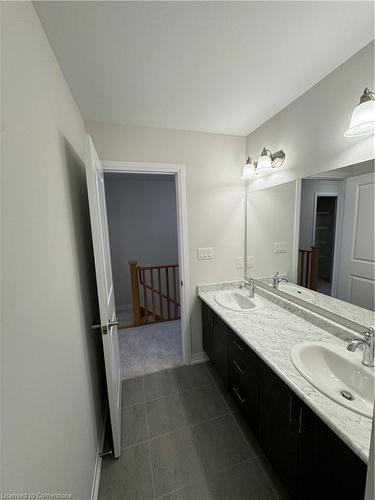 09-15 Blacklock Street Street, Cambridge, ON - Indoor Photo Showing Bathroom