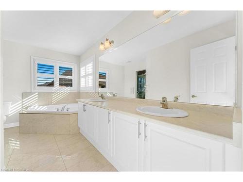 1174 Upper Thames Drive, Woodstock, ON - Indoor Photo Showing Bathroom