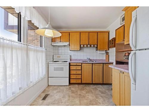 44-6650 Falconer Drive, Mississauga, ON - Indoor Photo Showing Kitchen With Double Sink