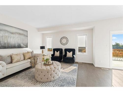 129 Essex Drive, Belleville, ON - Indoor Photo Showing Living Room