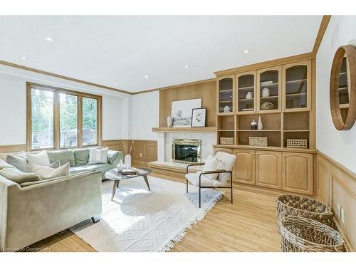 817 Damien Way, Mississauga, ON - Indoor Photo Showing Living Room With Fireplace