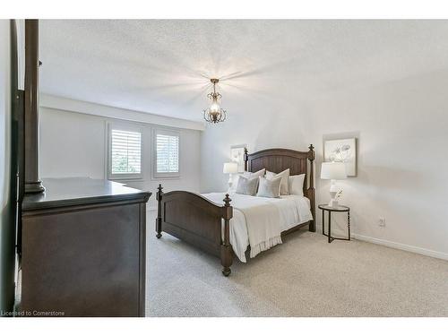 817 Damien Way, Mississauga, ON - Indoor Photo Showing Bedroom