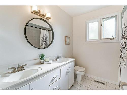 817 Damien Way, Mississauga, ON - Indoor Photo Showing Bathroom