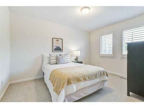 817 Damien Way, Mississauga, ON - Indoor Photo Showing Bedroom