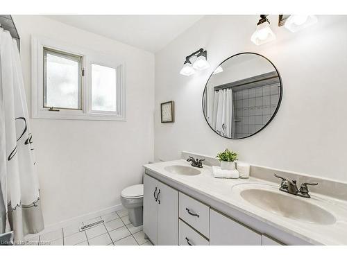 817 Damien Way, Mississauga, ON - Indoor Photo Showing Bathroom