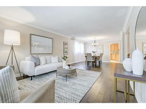 817 Damien Way, Mississauga, ON - Indoor Photo Showing Living Room