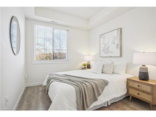 110-1440 Gordon Street, Guelph, ON - Indoor Photo Showing Bedroom