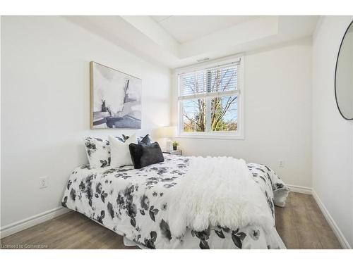 110-1440 Gordon Street, Guelph, ON - Indoor Photo Showing Bedroom