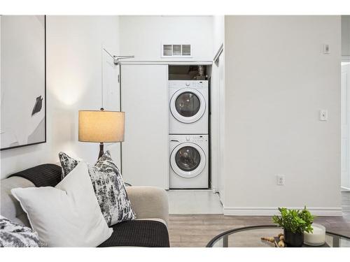 110-1440 Gordon Street, Guelph, ON - Indoor Photo Showing Laundry Room