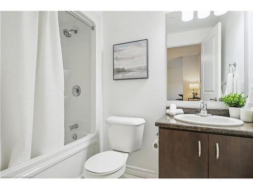 110-1440 Gordon Street, Guelph, ON - Indoor Photo Showing Bathroom