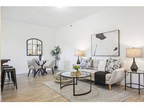 110-1440 Gordon Street, Guelph, ON - Indoor Photo Showing Living Room