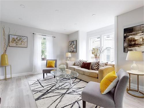 619 Princess Street, Woodstock, ON - Indoor Photo Showing Living Room