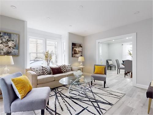 619 Princess Street, Woodstock, ON - Indoor Photo Showing Living Room