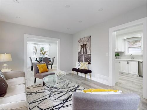 619 Princess Street, Woodstock, ON - Indoor Photo Showing Living Room