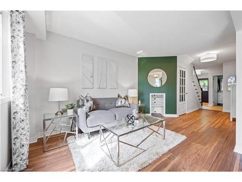 15-12 Whitedeer Road, Stoney Creek, ON - Indoor Photo Showing Living Room