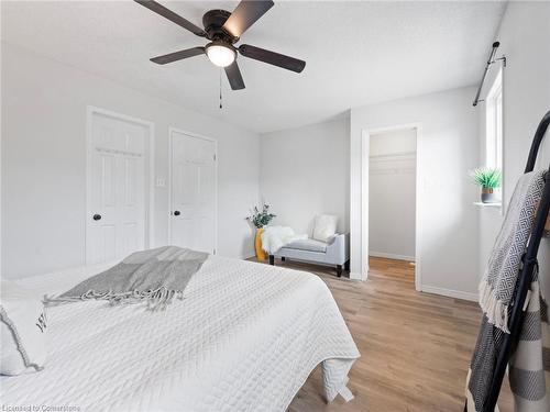 15-12 Whitedeer Road, Stoney Creek, ON - Indoor Photo Showing Bedroom