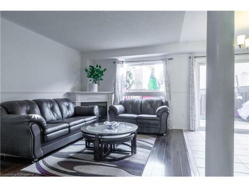 75 Saintsbury Crescent, Brampton, ON - Indoor Photo Showing Living Room