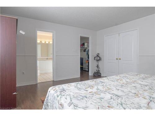 75 Saintsbury Crescent, Brampton, ON - Indoor Photo Showing Bedroom