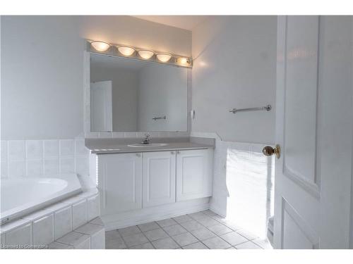 75 Saintsbury Crescent, Brampton, ON - Indoor Photo Showing Bathroom