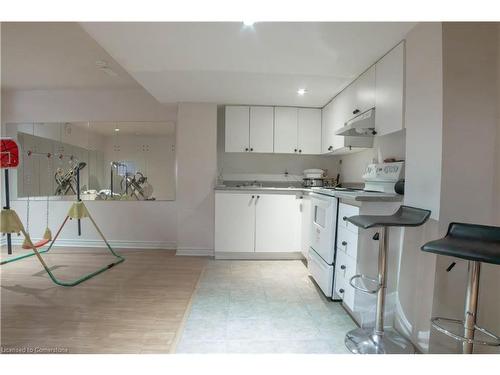 75 Saintsbury Crescent, Brampton, ON - Indoor Photo Showing Kitchen