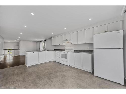 22 Weymouth Road, Barrie, ON - Indoor Photo Showing Kitchen