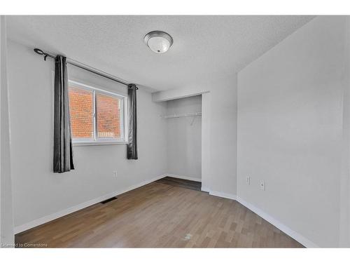 22 Weymouth Road, Barrie, ON - Indoor Photo Showing Other Room