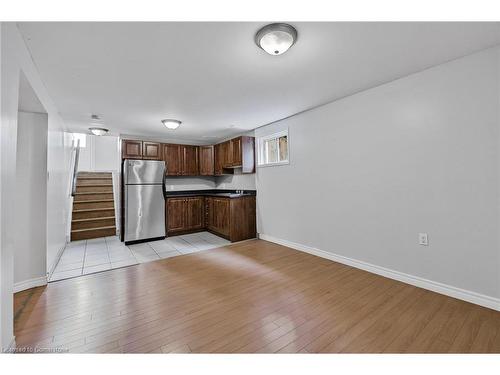 22 Weymouth Road, Barrie, ON - Indoor Photo Showing Kitchen