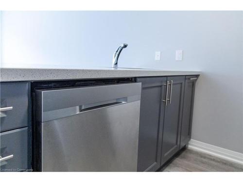 35 Laguna Village Crescent, Hamilton, ON - Indoor Photo Showing Kitchen