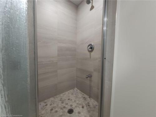 68 Cheevers Road, Brantford, ON - Indoor Photo Showing Bathroom