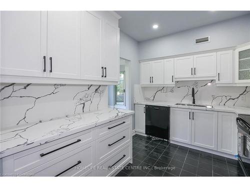 117-8111 Forest Glen Drive, Niagara Falls, ON - Indoor Photo Showing Kitchen