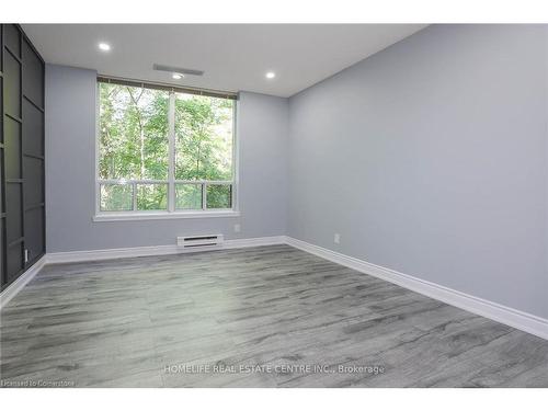 117-8111 Forest Glen Drive, Niagara Falls, ON - Indoor Photo Showing Other Room