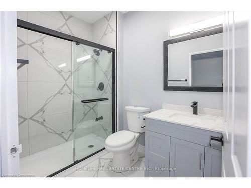 117-8111 Forest Glen Drive, Niagara Falls, ON - Indoor Photo Showing Bathroom