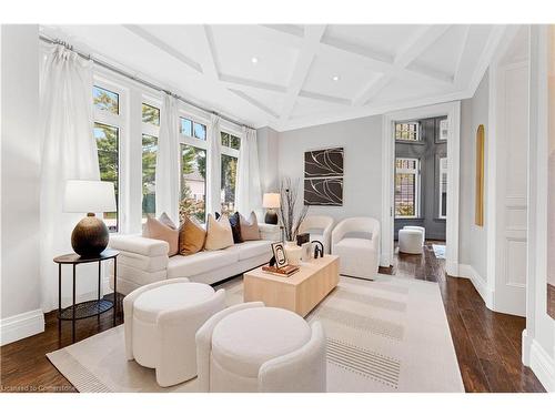 397 Bentley Road, Halton, ON - Indoor Photo Showing Living Room