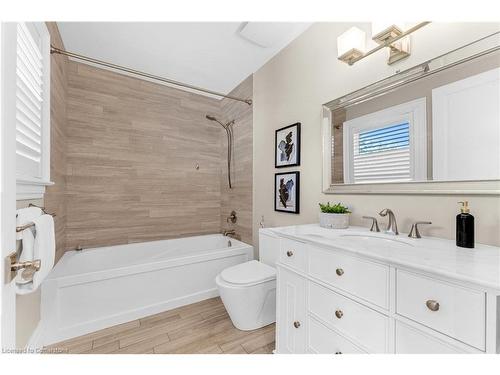 397 Bentley Road, Halton, ON - Indoor Photo Showing Bathroom