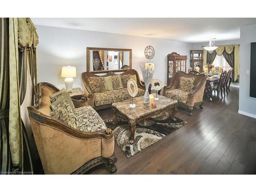 15 Turquoise Court, Chatham-Kent, ON - Indoor Photo Showing Living Room